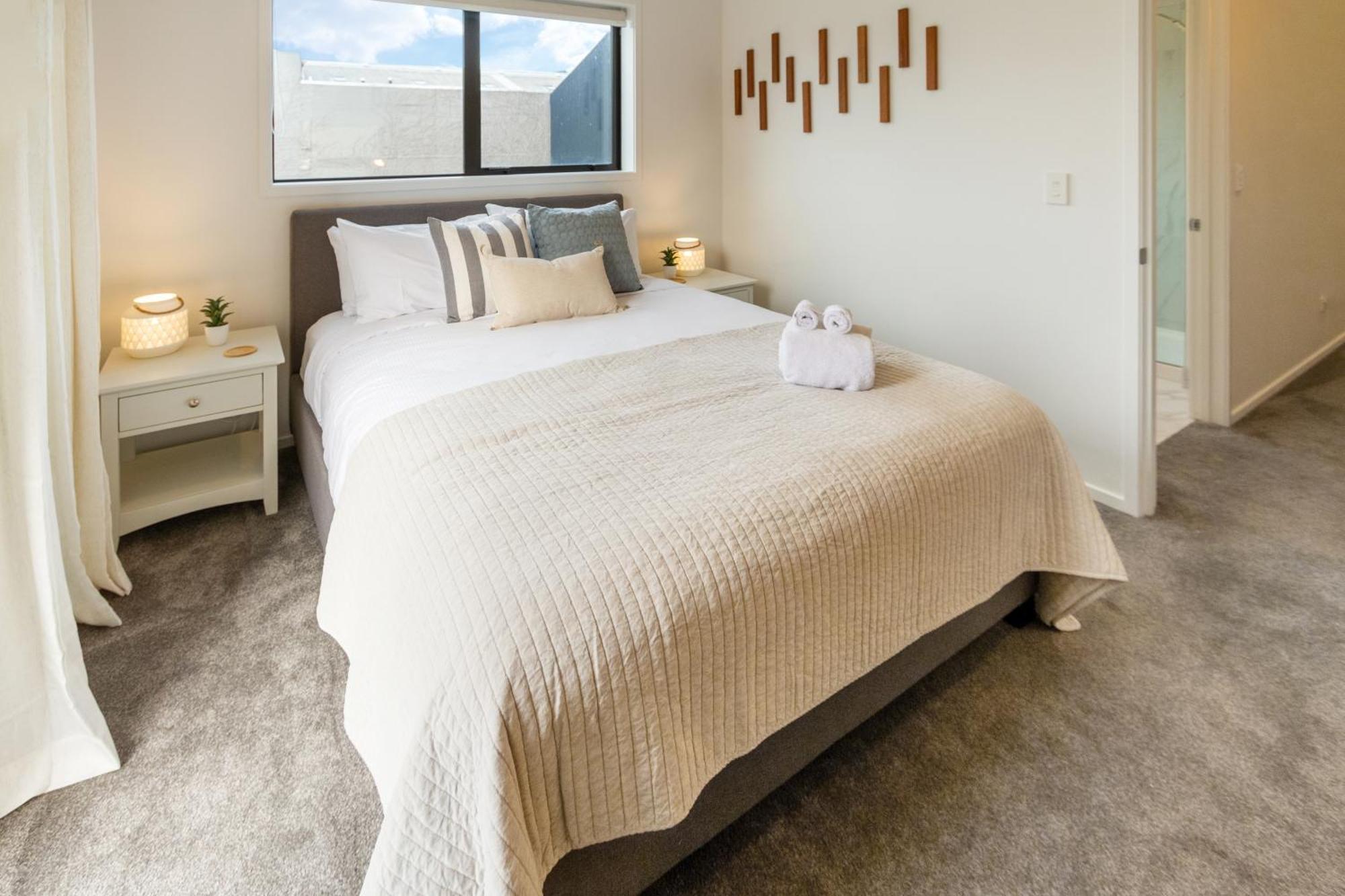 Stylish Townhouse Next To Little High Apartment Christchurch